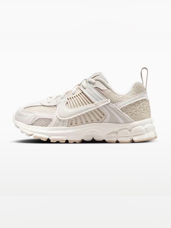 Nike Other - Kids Nike Vomero 5
